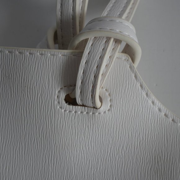 Neiman Marcus White Shoulder Bag - Picture 10 of 11